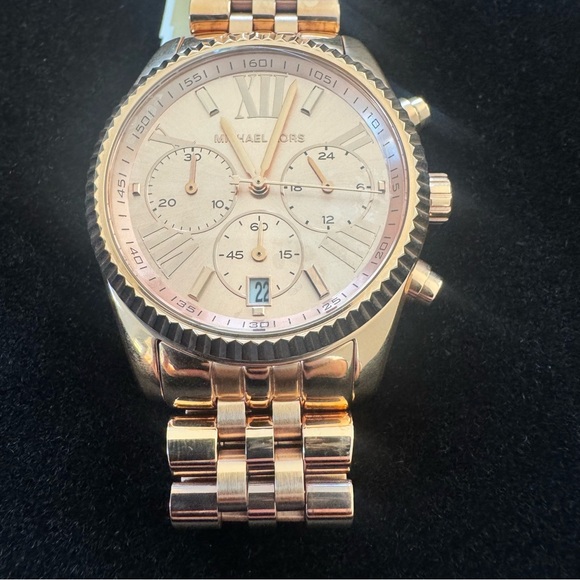 MICHAEL KORS MK5569 Lexington Rose Gold Tone Chronograph Watch - Picture 3 of 16